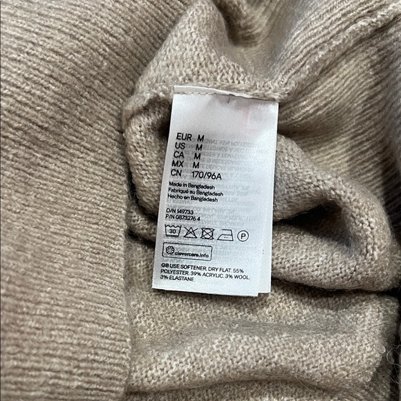 H&M Off The Shoulder Sweater - Picture 4 of 5